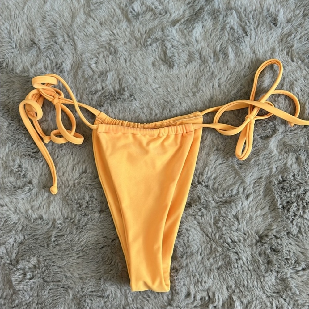 Berry Beachy String Bikini Bottom M - Picture 3 of 3